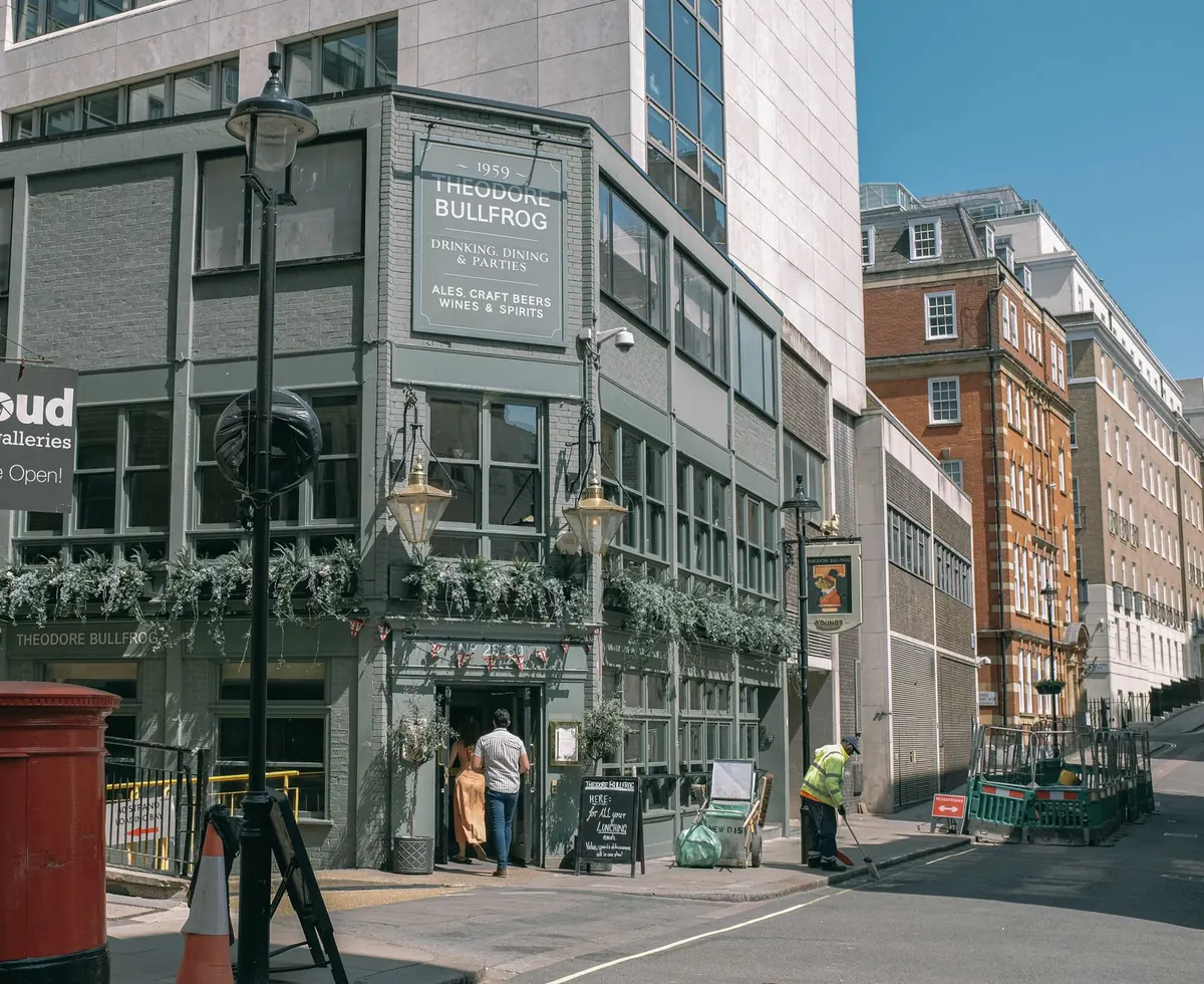 A Local's Pub Crawl Through London's Historic Alehouses